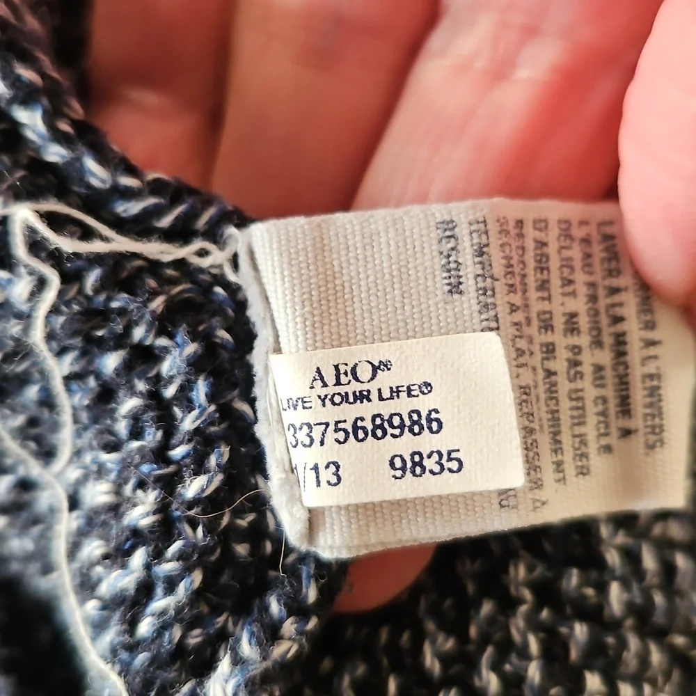 American Eagle Prep Fit 100% Cotton Sweater Navy And White Lg EUC Mens / Unisex